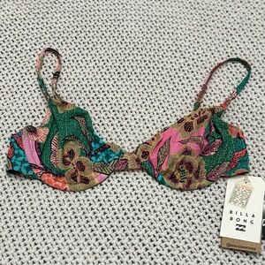 NWT Billabong Visions of Paradise Floral Bikini Top - Size Medium